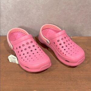 NWT Joybees pink active clogs size 4